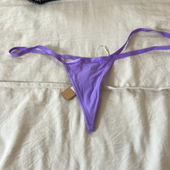 Skims Micro Thong - Picture 13 of 14